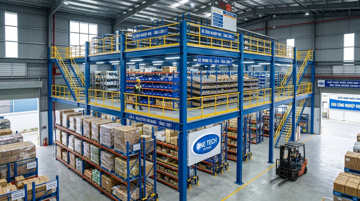 Kết hợp nhiều loại kệ trên sàn mezzanine tại Khánh Hòa