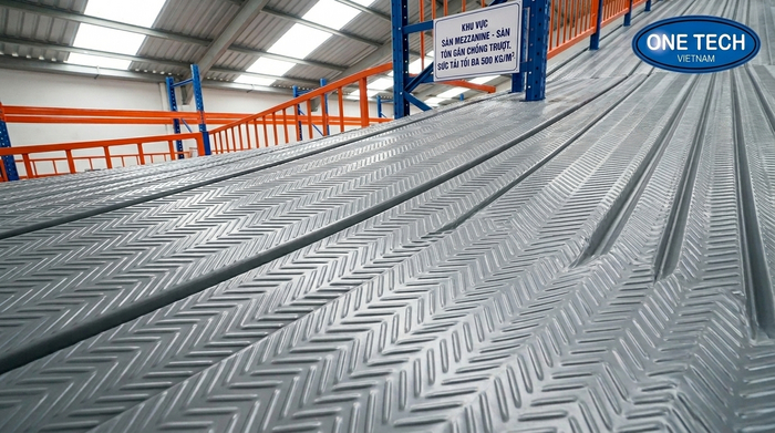 Mặt sàn tôn gân cho kệ sàn mezzanine Khánh Hòa