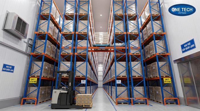 Hệ thống kệ VNA tận dụng chiều cao nhà kho Kệ VNA lối đi hẹp tối ưu diện tích kho bãi